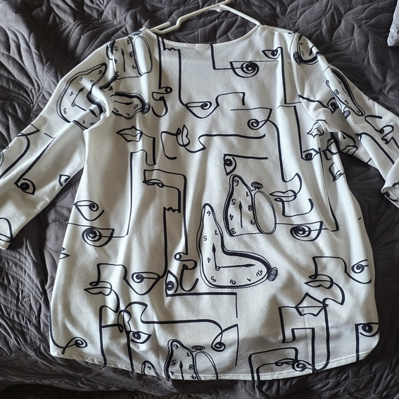 Abstract Black and White Graphic Tee - Picture 2 of 4